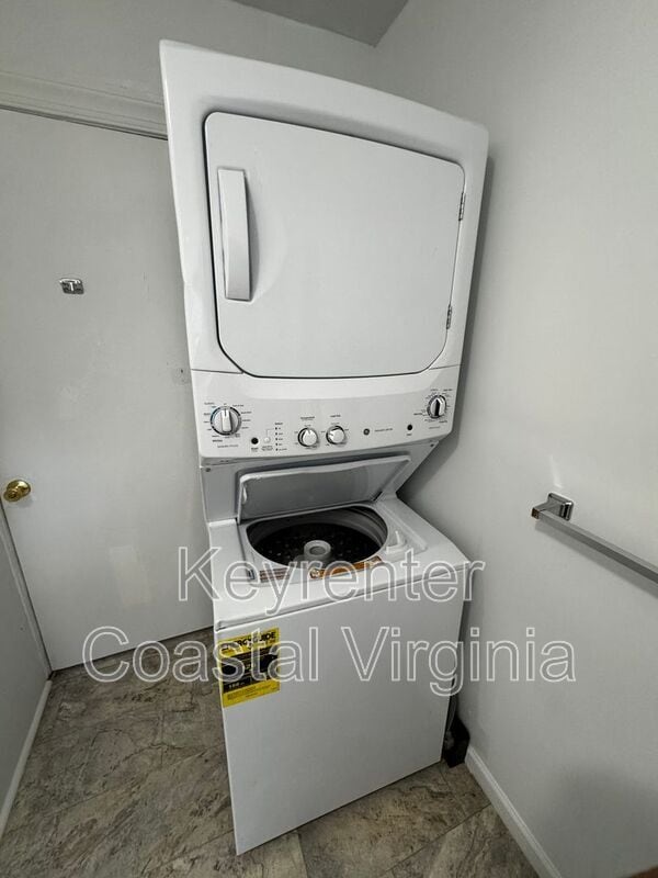 Building Photo - 14089 Alvin's Dr