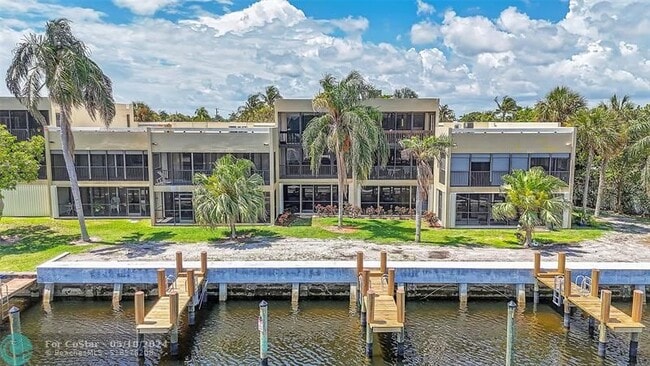 Building Photo - 1100 SE 5th Ct