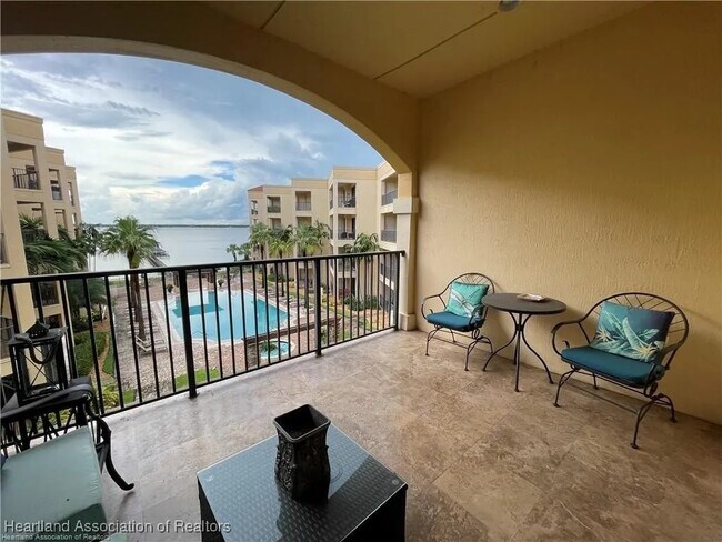 Building Photo - 2351 Lakeview Dr