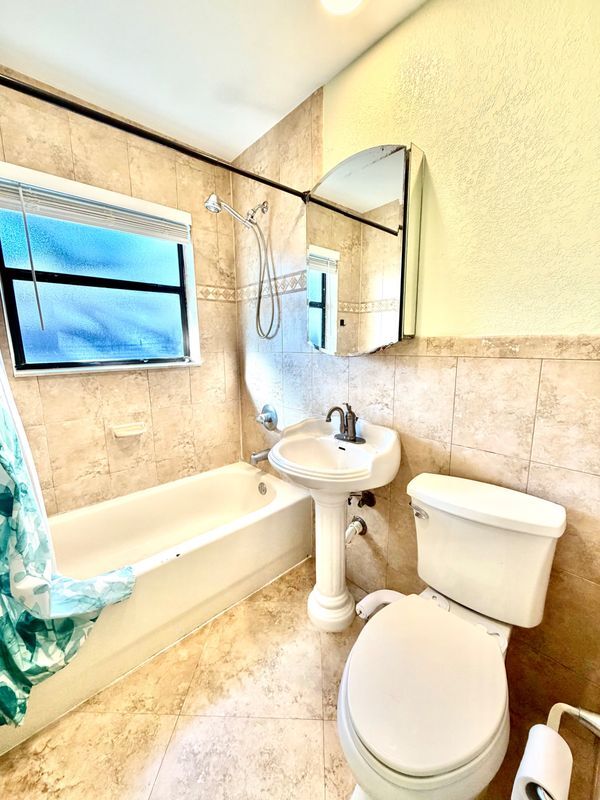 Building Photo - 1125 SE 6th Terrace