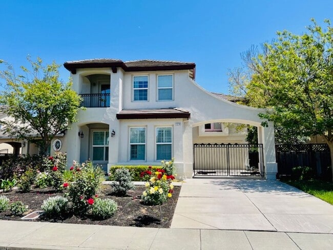 Primary Photo - 1279 Hyacinth Ct