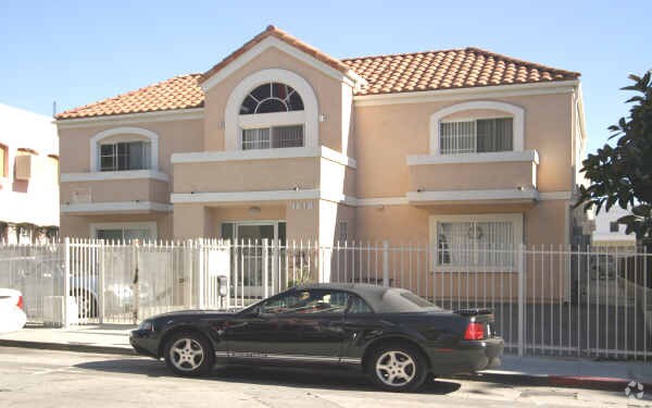 Building Photo - Schrader Apartments, LLC