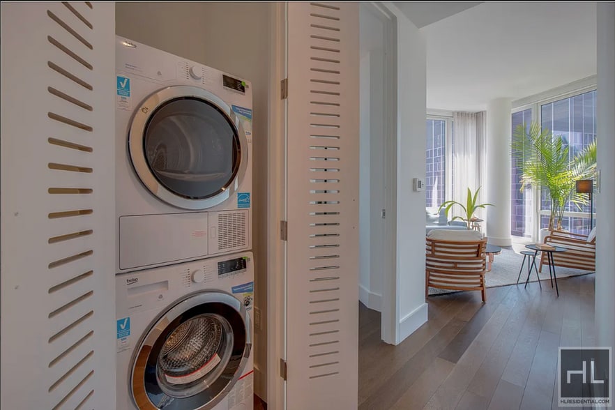 Building Photo - East 44th Street