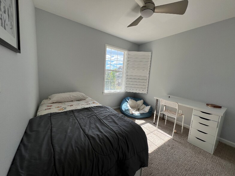 Building Photo - 651 Tiger Lily Way