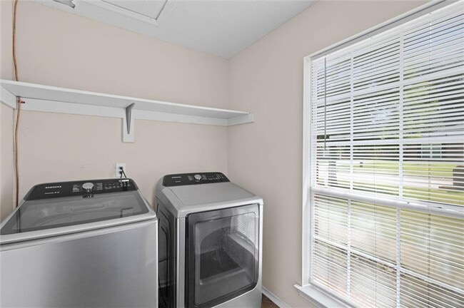 Building Photo - 1469 Homestead Dr S