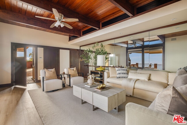 Building Photo - 620 Resolano Dr