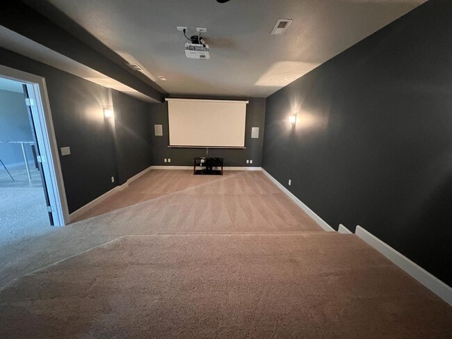 Building Photo - 627 N Daylily Dr