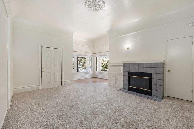 Building Photo - 2316 Buena Vista Ave