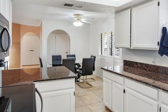 Building Photo - 212 Coral Dr