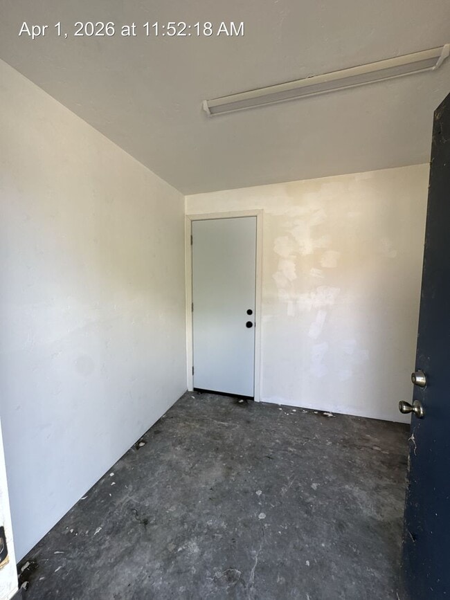 Building Photo - Country Home Available Now!!