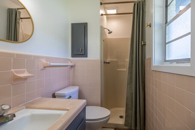 Building Photo - 559 Marsim Dr