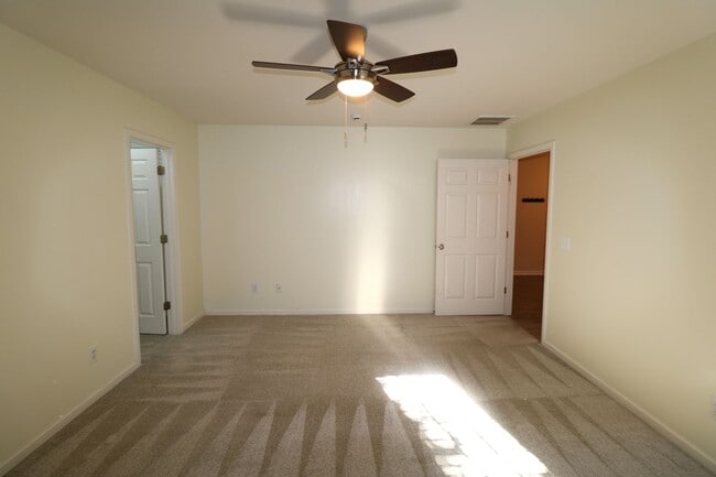 Building Photo - 128 Dover Dr