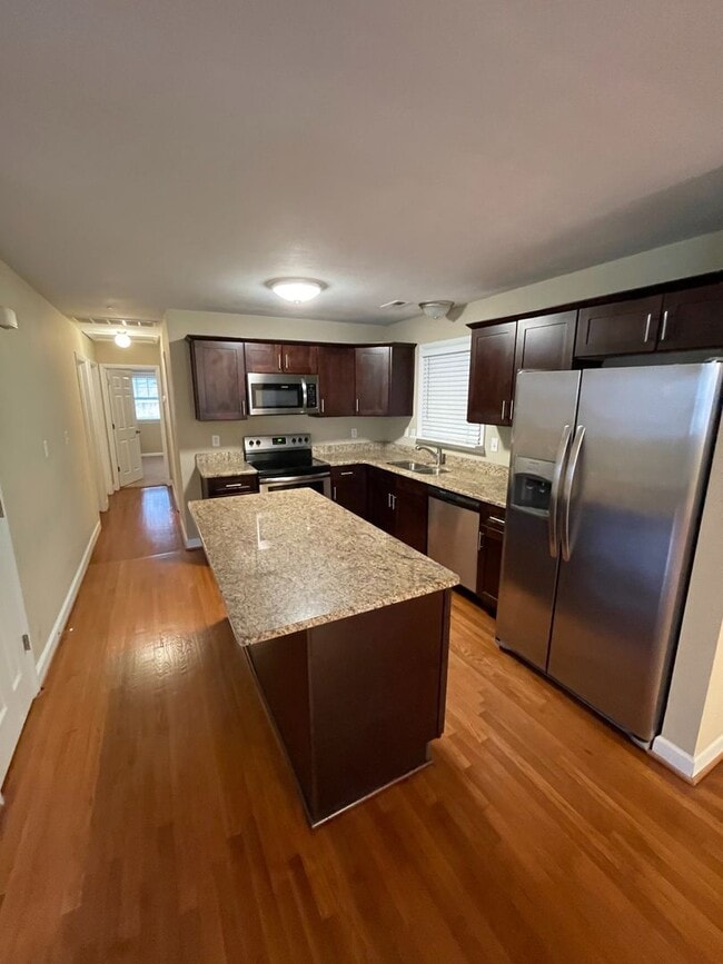 Building Photo - Great Ranch Home in Norfolk