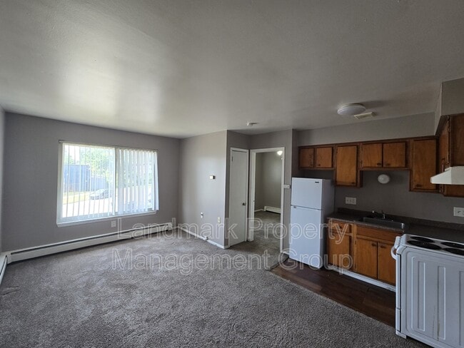 Building Photo - 15811 Harper Ave