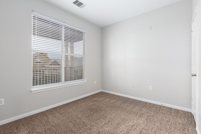 Building Photo - 6021 Castlegate Dr W