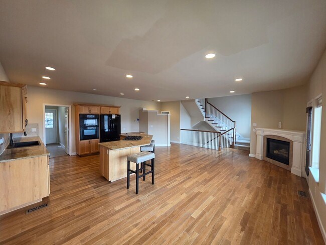 Building Photo - Wonderful Duplex in Eagle Ridge
