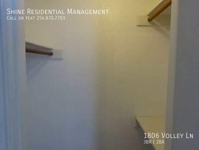 Building Photo - 1806 Volley Ln