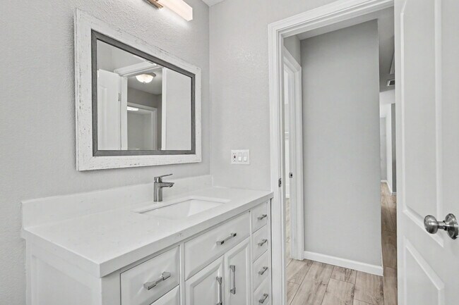 Building Photo - 3143 Shriver Dr