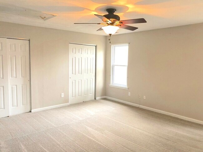 Building Photo - TOWN HOME W/ LOFT AND OPEN FLOOR PLAN FOR ...