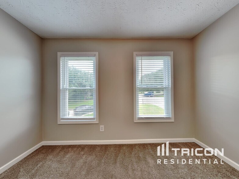Building Photo - 2700 Peachtree Parc Ln