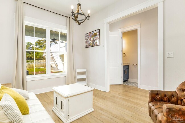 Building Photo - 606 W Intendencia St