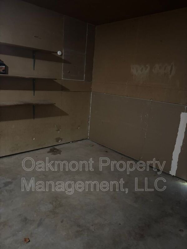 Building Photo - 970 Lisa Ave