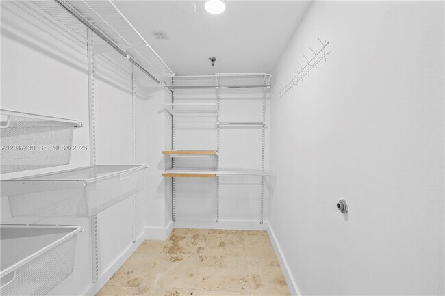 Building Photo - 2457 Collins Ave