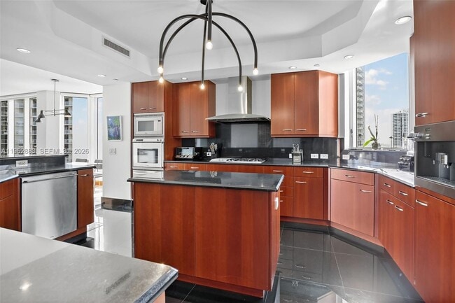 Building Photo - 6000 Island Blvd