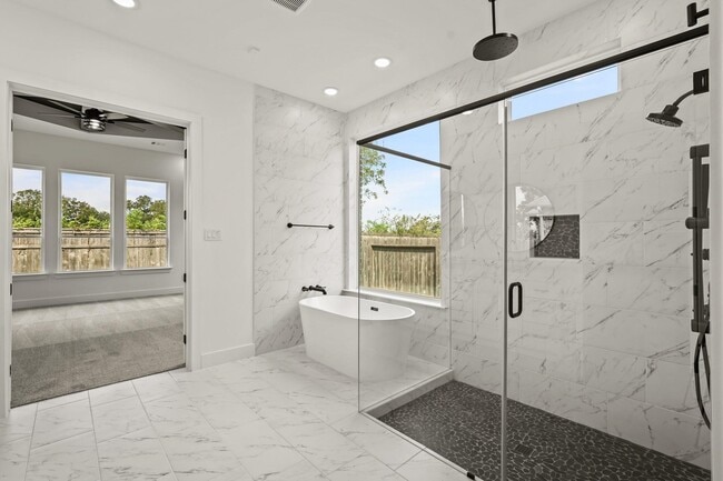 Building Photo - 3607 Wellborn Dr