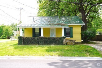 Building Photo - PRE-LEASING! Adorable Bungalow Steps From ...