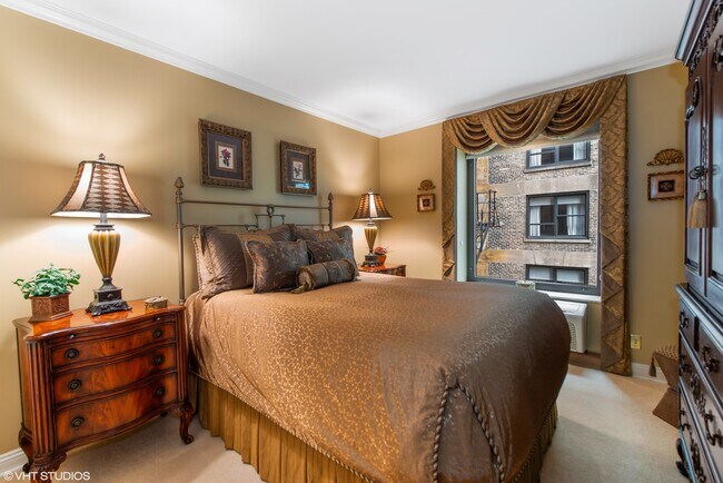 Building Photo - 40 E Delaware Pl