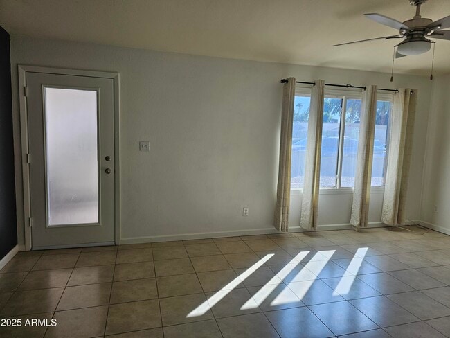 Building Photo - 2428 E La Jolla Dr