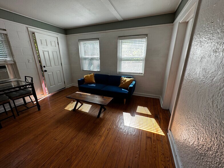 Lots of natural light - 236 W Michigan Ave