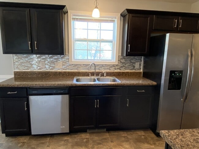 Building Photo - 548 Magnolia Dr