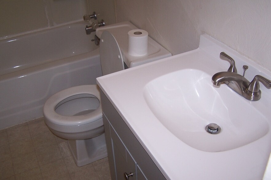 Bathroom - 139 Carpenter Rd