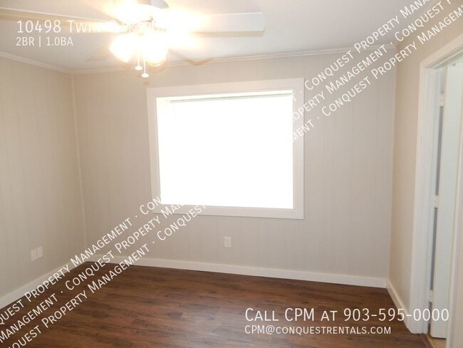 Building Photo - 10498 Twin Oaks Dr