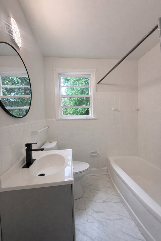 Building Photo - For Rent — Updated & Move-In Ready!