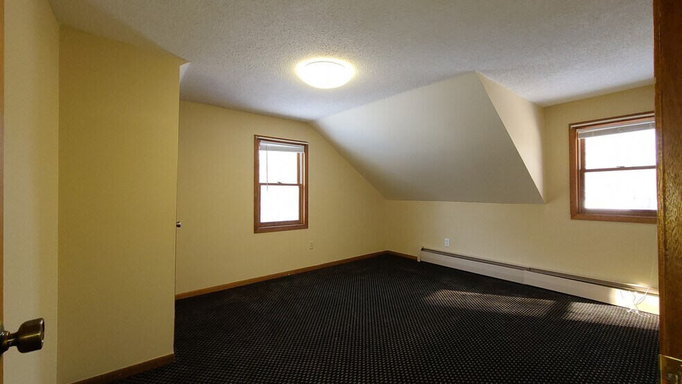 Building Photo - 902 N Hamilton St