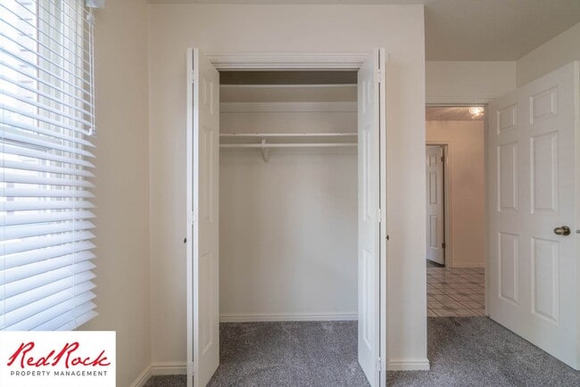 Building Photo - 3 Bedroom End Unit Home in Downtown St. George