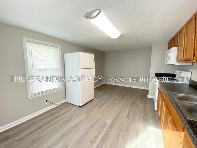 Building Photo - 8623 Plantation Rd