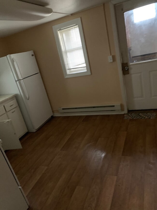 Building Photo - 307 9th Ave NE