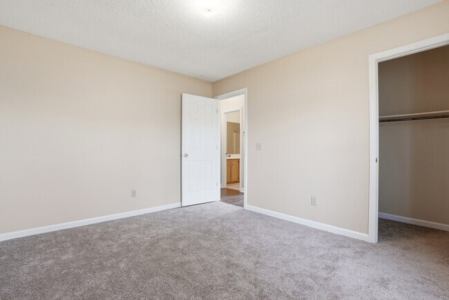Building Photo - 189 Kenny Dr