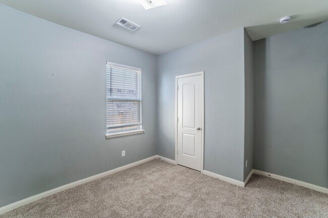 Building Photo - 6220 Obsidian Creek Dr