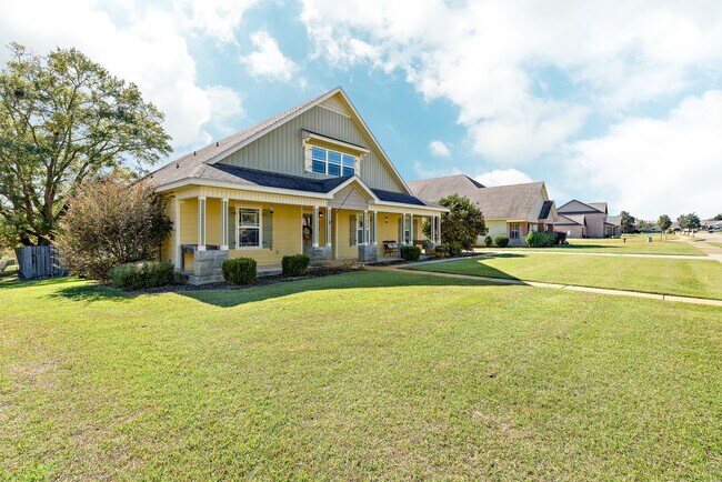 Building Photo - 304 Squirrel Hollow