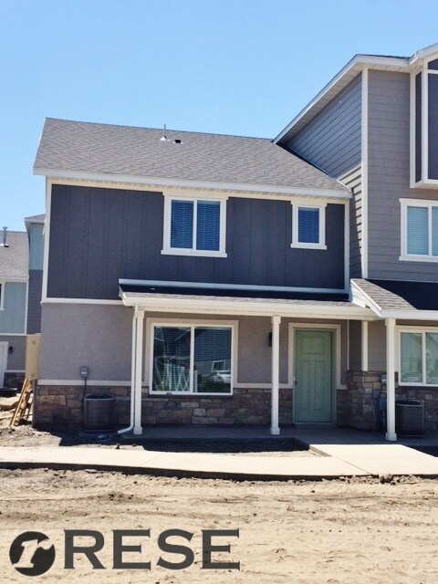 Building Photo - Awesome Vineyard THouse w attached one car garage