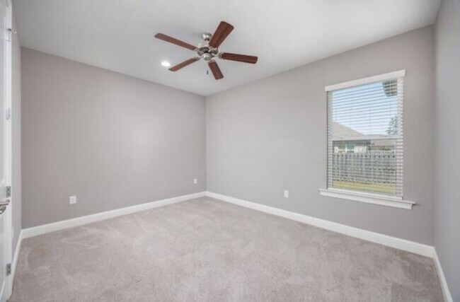 Building Photo - 77 Perimeter Pl