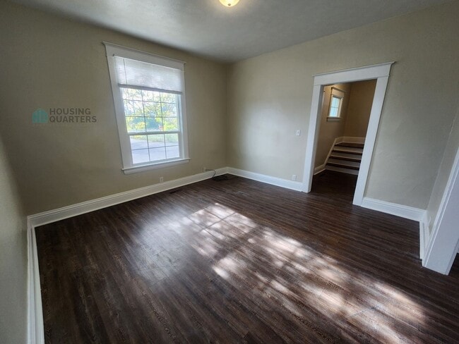 Building Photo - 1420 N Cedar St