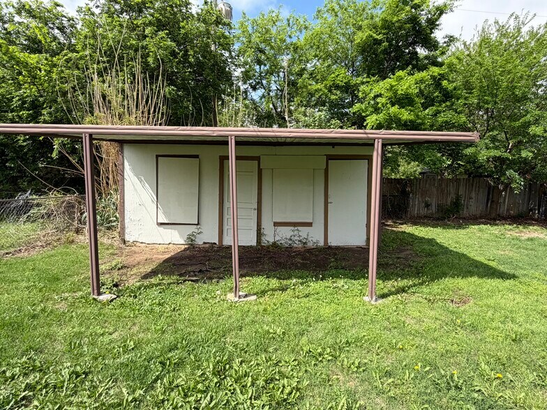 Building Photo - 740 Highland Pky