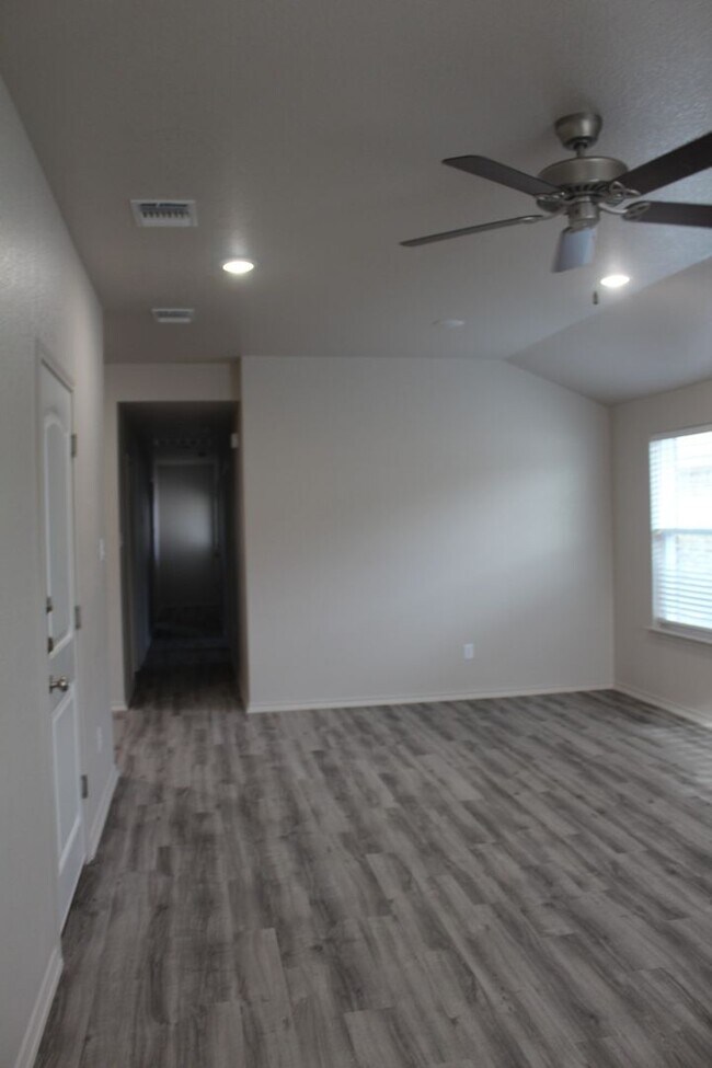 Building Photo - 2420 FM 1113