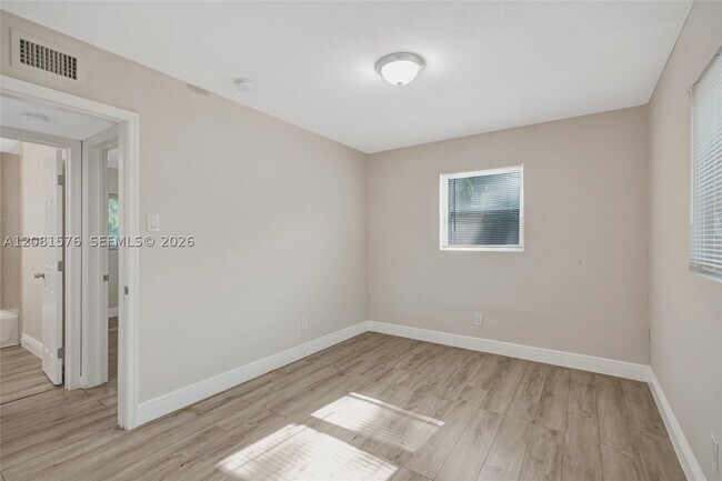 Building Photo - 429 NW 9th Ave